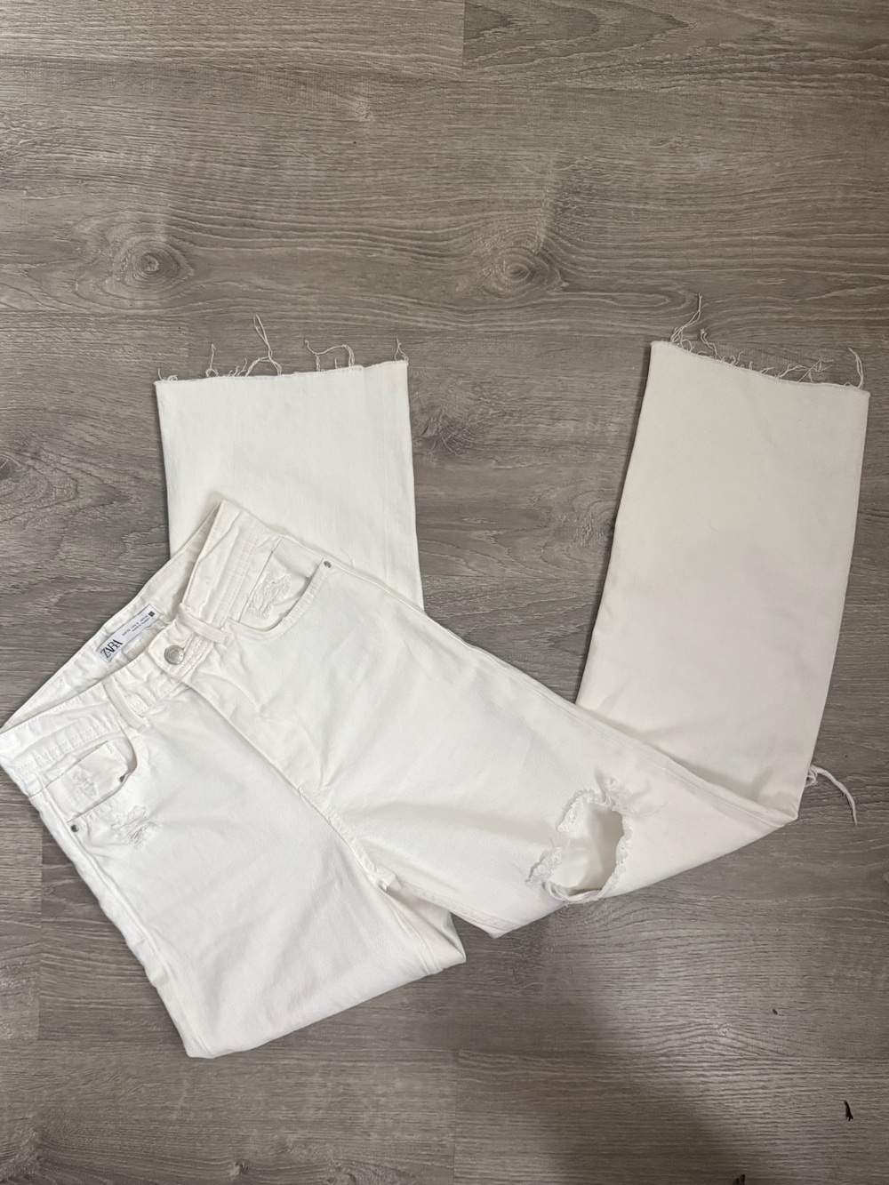 Zara White high waist Cropped straight Jeans with Distressed Knee